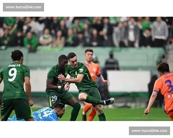 河北对阵山东鲁能争议判罚引发联赛公平性大讨论与裁判尺度问题